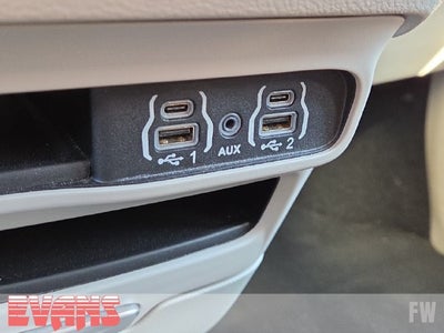 2024 Chrysler Voyager LX