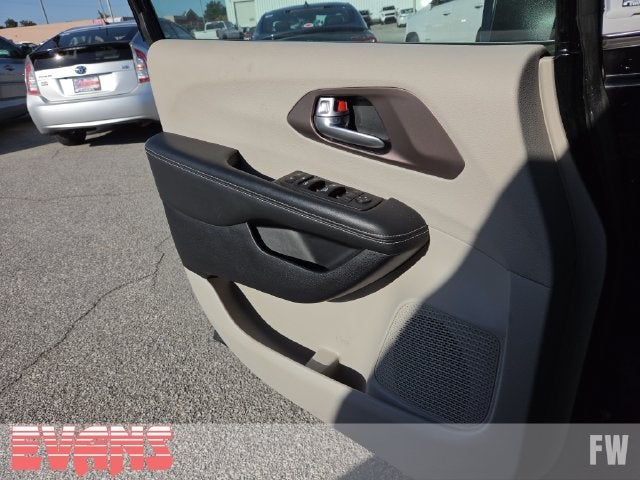 2024 Chrysler Voyager LX