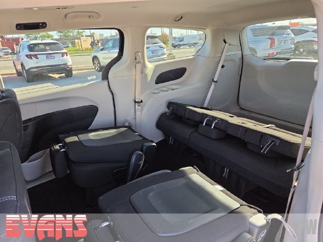2024 Chrysler Voyager LX