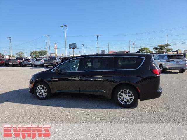 2024 Chrysler Voyager LX