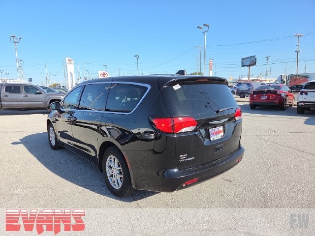2024 Chrysler Voyager LX