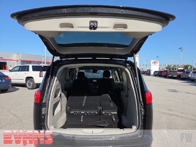 2024 Chrysler Voyager LX