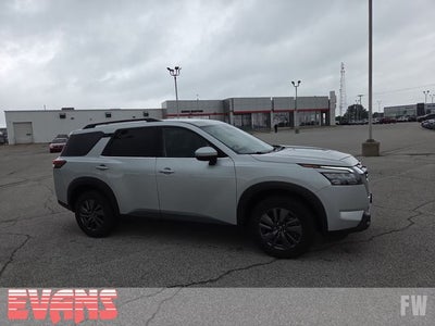 2024 Nissan Pathfinder SV