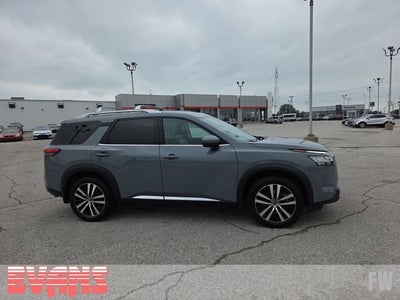 2023 Nissan Pathfinder Platinum