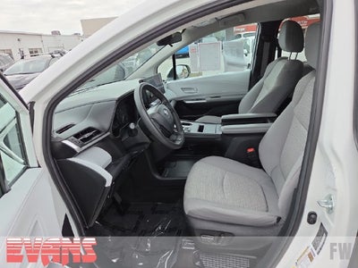 2025 Toyota Sienna LE 8 Passenger