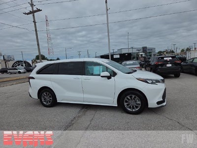 2025 Toyota Sienna LE 8 Passenger