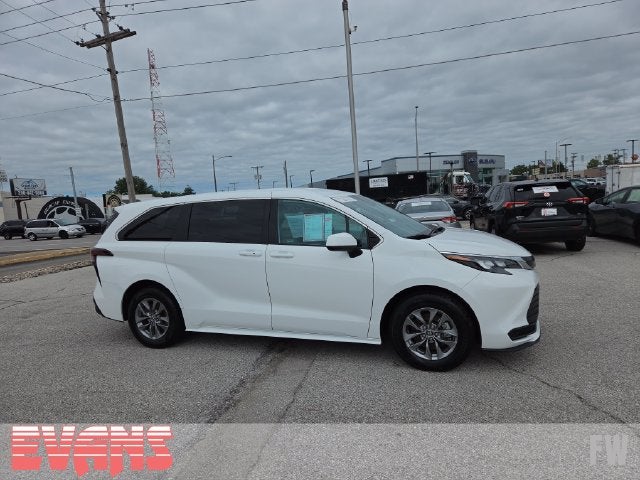 2025 Toyota Sienna LE 8 Passenger