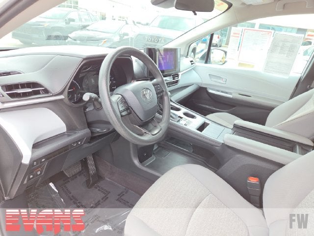 2025 Toyota Sienna LE 8 Passenger