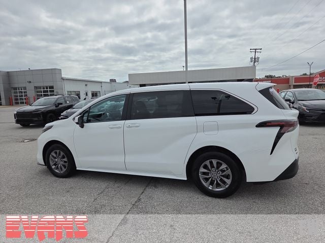 2025 Toyota Sienna LE 8 Passenger