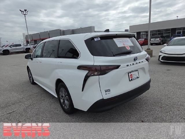 2025 Toyota Sienna LE 8 Passenger