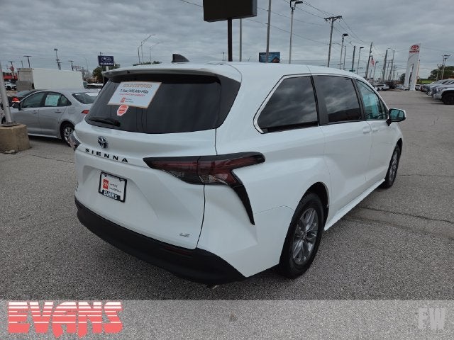 2025 Toyota Sienna LE 8 Passenger