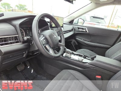 2025 Mitsubishi Outlander SE